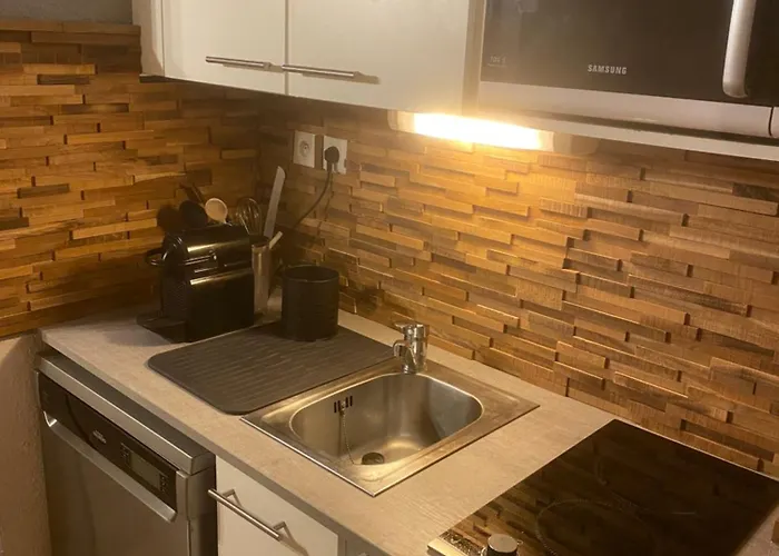 Cosy Centre Station דירה *